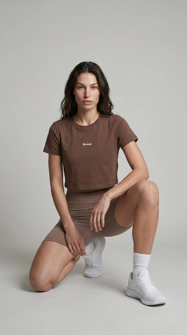 Kadın Kahverengi Bisiklet Yaka Minimal Logolu Sportif Crop Tişört